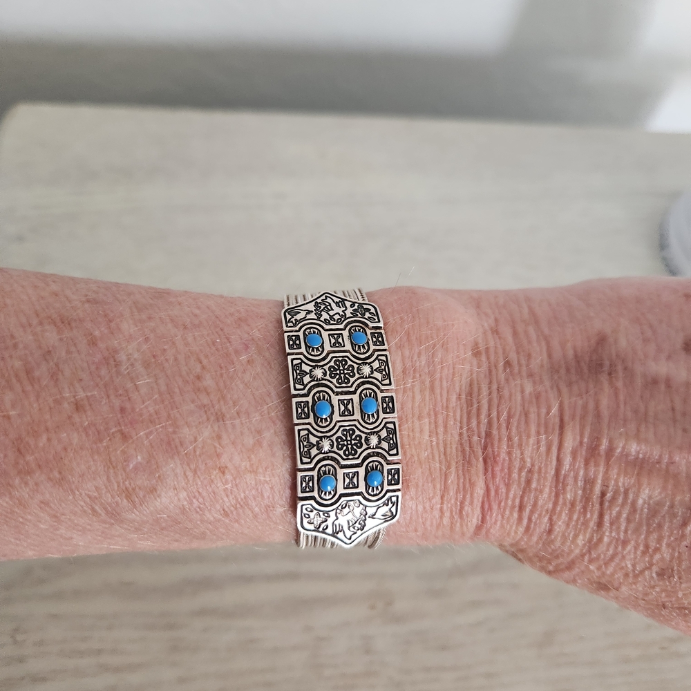 Intricate Bali Style Silver Bracelet with Blue Accent Stones - Picture 3 of 10